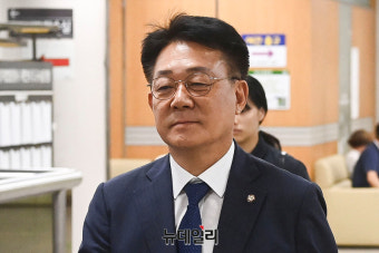 [포토] '돈봉투 수수' 공판 출석하는 허종식 민주당 의원