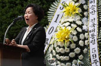 [포토] 추모사하는 손효숙 리박스쿨 대표