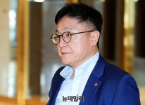 한국에스티엘김해점 | [포토] 롯데 사장단회의 참석하는 김진엽 한국에스티엘 대표