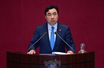 윤관석 '입법로비 뇌물수수' 첫 재판서 혐의 부인