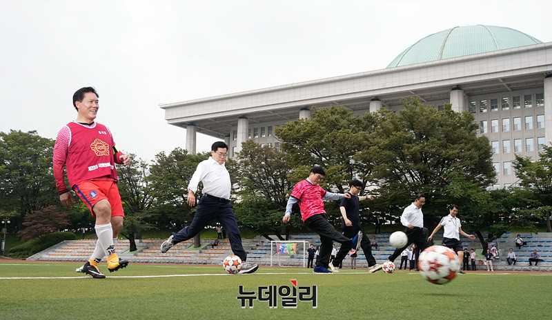 박찬대 원내대표 국민의힘 침대축구에 끌려갈 생각 없다 현안은 헌법재판관 인사청문 절차 추진에 집중