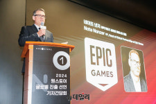 [포토] 축사하는 네이트 낸저 에픽게임즈 글로벌 파트너십 총괄
