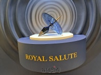 예술·패션 마케팅 이어가는 로얄살루트… 뉴 럭셔리 공략 속도