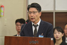[포토] 답변하는 임봉호 SK텔레콤 커스터머사업부장