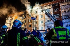 빛좋은 우크라 재건 테마주 … 임금체불에 계속기업 의문 [박정환의 이건이래]
