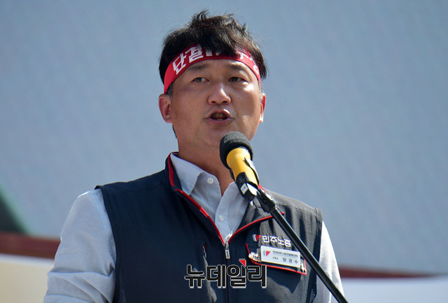 양경수 민주노총 위원장, 윤석열 대통령 탄핵 촉구 집회 관련 집시법 위반 혐의 경찰 소환 중 