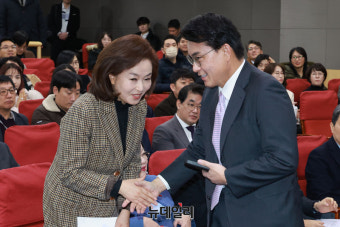 [포토] 인사 나누는 김민전·윤상현 국민의힘 의원
