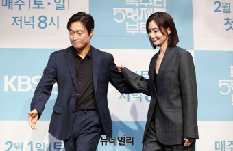 [영상] 독수리5형제 최대철-박효주 '다정한 커플'