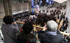 [포토] 전광훈 귀국 인천공항 모인 신도들