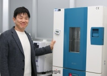 지속적인 ‘기술 혁신과 연구 개발’…‘의료기기 코팅 분야’ 글로벌 시장 선도 [⑰㈜노아닉스 최형준 대표이사, 18년 동안 의료기기용 소재... 