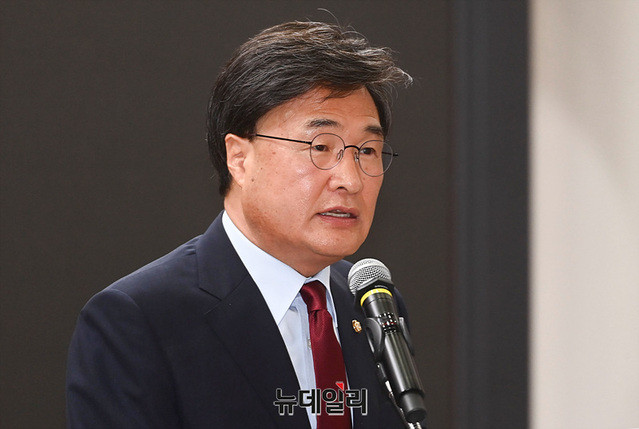 헌재, 최 상목 대통령 권한대행의 마 은혁 헌법재판관 임명 거부 결정 파기