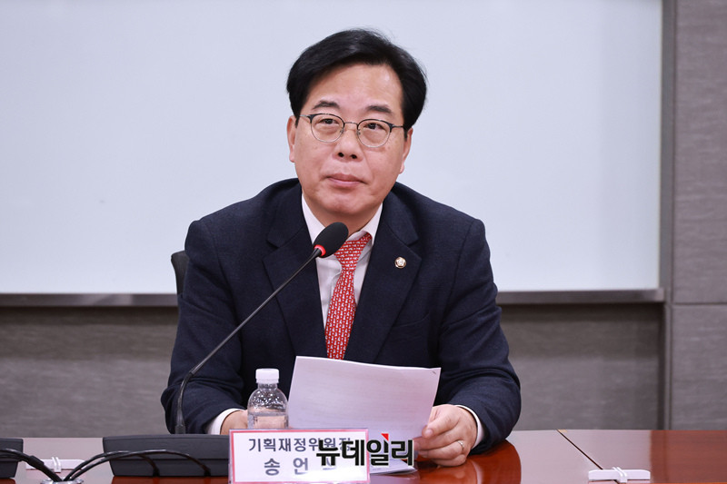 국민의힘, 경북 김천 출신 송언석 의원 새 원내대표로 선출