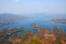 [진경수의 山 이야기] 충주호 악어 섬 조망하는 명소, ‘악어봉’