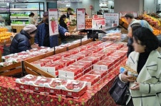 산지서 매장까지 단 10시간 … 롯데마트·슈퍼, 초신선 새벽딸기 판매