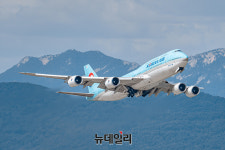 사상 최대 매출 올린 대한항공, 임직원에 성과급 500% 쏜다
