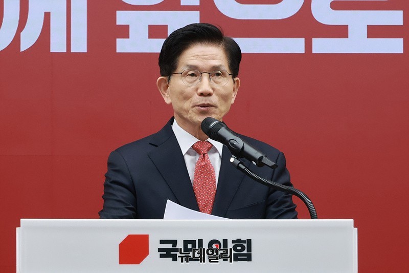김문수 대선 후보, 국민의힘 강제 단일화 거부 발언에 당혹과 반발