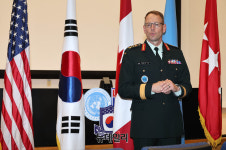 [포토] 유엔사 창립 기념행사, 답변하는 유엔사 부사령관