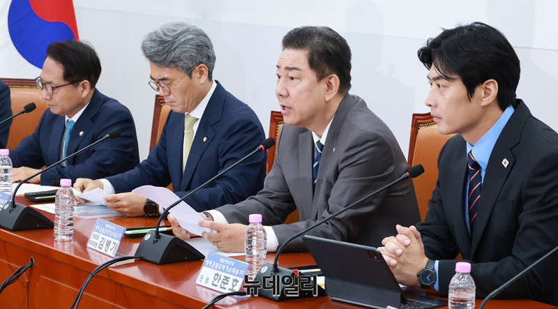 김용 전 부원장, 3번째 보석 허가로 석방…이재명 측근 논란 계속