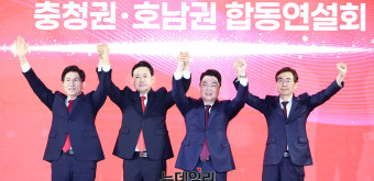[포토] 손 맞잡은 김문수-장동혁-인철수-조경태 당대표 후보
