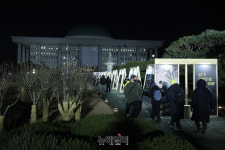 [포토] 12·3 비상계엄 해제 1주년 맞이 사진전