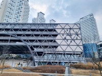 화성 동탄호수공원 주차타워에 지름 7m 대형 벽시계 설치