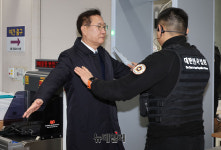 [포토] 내란중요임무종사 등 혐의 공판 출석한 박성재 전 장관