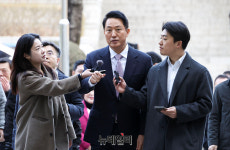 오세훈, 여론조사 대납 의혹 첫 공판 출석 … 