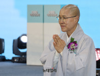 (합자)럭키관광여행사 | [포토] 내나라 여행박람회, 합장하는 선재 스님