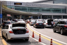 김포공항 인근 불법주정차 서울 평균 10배 … 수요 못 받는 구조가 위반 키워