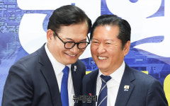 [포토] 인사 나누는 송영길-정청래