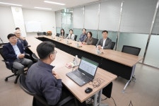 [포토뉴스] 강릉시, 중동사태 대응 위해 기업 현장 점검 나서