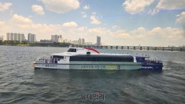 타보니 달랐다 평일도 만석된 한강버스, 시민들 평가는 [김승환의 서울스토리]