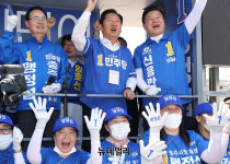 [영상] 선거사무원에 당선 비법 전하는 정청래 당대표