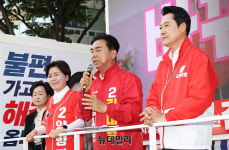 [포토] 범계사거리서 지지호소하는 김대영 안양시장 후보