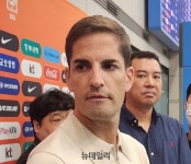 '입국' 모레노 감독 