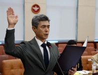 '궁색한 국방 장관' 강신철, '철거민 특공' 받고도 