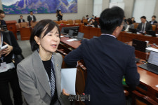 [포토] 김태규 제명 촉구 결의안 항의하며 퇴장하는 국민의힘