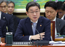 [포토] 정무위 국감서 답변하는 이억원 금융위원장