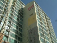 율천동 ‘벽산블루밍아파트’ 전세대 태극기 게양