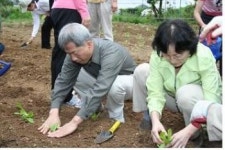 어르신들 ‘행복 가꾸는 실버농장’ 초대!