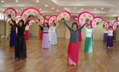 ‘얼쑤, 엇싸,’ 한국무용 매력에 푹 빠졌어요.