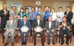 ‘백범평화상’ 수상한 김용서 수원시장