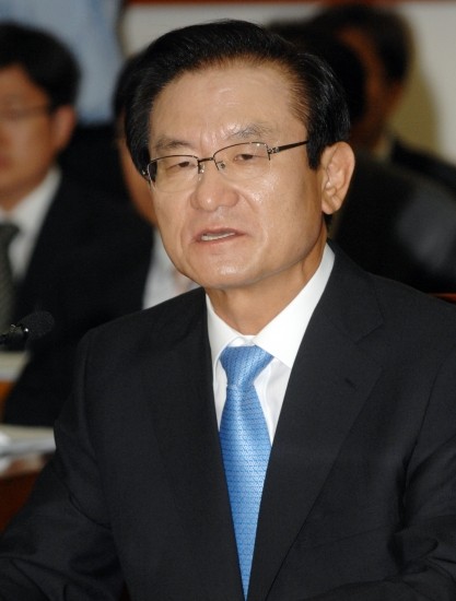 이춘석 의원, 주식 차명 거래 의혹에 휩싸여 더불어민주당 탈당과 법제사법위원장 사임.