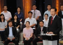 이 대통령, 지지율 38.7%로 또다시 소폭 하락