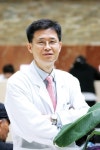 고대병원 서승우 교수, 척추측만증 장애인에 무료수술