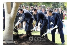 한-중-일 정상, 3국 협력 염원 담아 타임캡슐 봉인