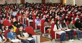 [대구경북]취업률 1위 대학 입학설명회에 수험생 ’구름’