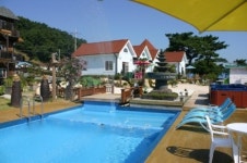 바다풍경 보며 금빛 황홀한 추억을 만끽한다