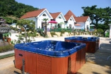 바다풍경 보며 금빛 황홀한 추억을 만끽한다