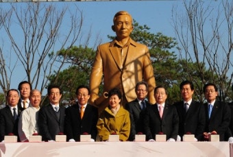 [대구경북]박정희 전 대통령 동상 제막